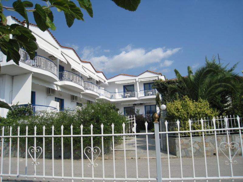 Leventis Apartments Rovies Exterior photo